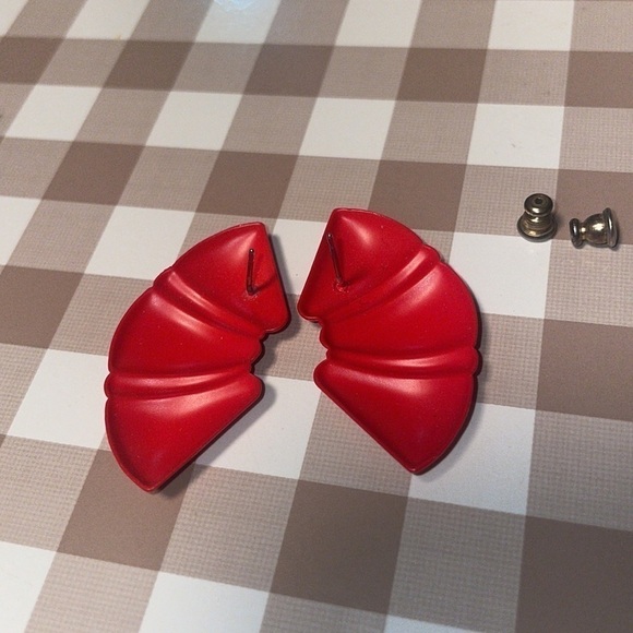 VTG Pierced  RED Metal Earrings Lightweight - Picture 2 of 2